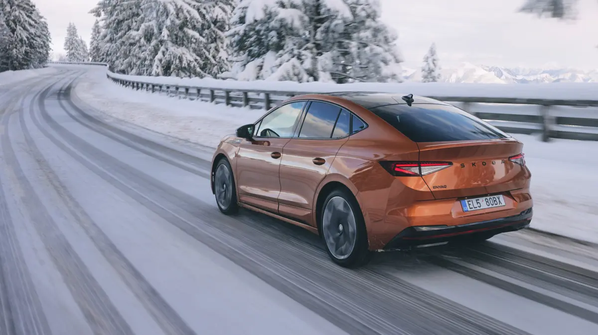 Prodeje aut v Evropě rostou, trh táhnou hybridy a elektromobily