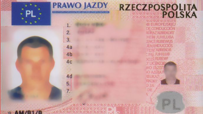 Polský motorkář se proháněl v pohraničí bez papírů, v kapse měl jen padělky