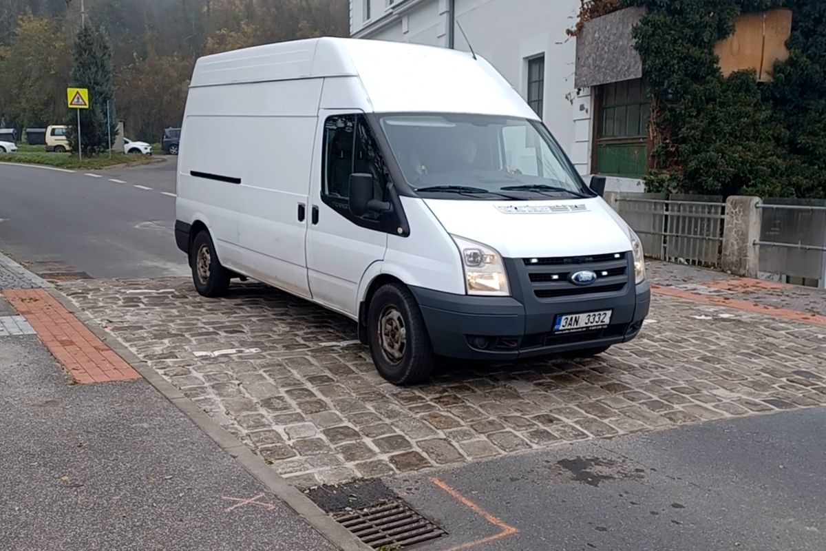 V Mělníku postavili retardér, přes který nepřejedou autobusy