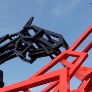 Socha Šemík Happy End na střeše domu v Podolí