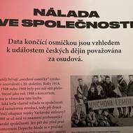 Okolnosti koncertu jsou zasazeny do kontextu doby.