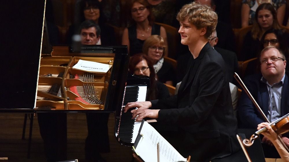 RECENZE: Dvojí klavírní záře nad Rudolfinem