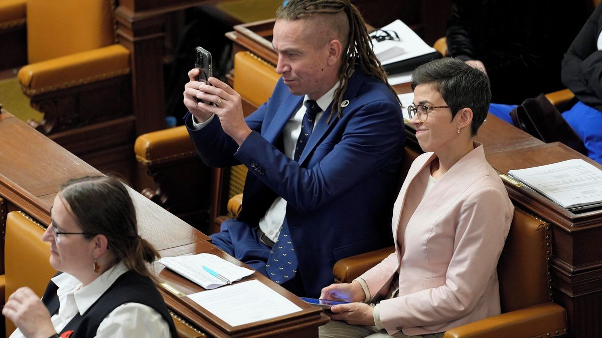 Ministr nechodí na interpelace? Sebereme mu peníze, navrhují Piráti