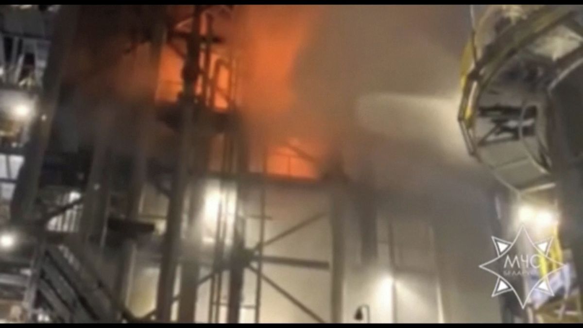 Ve velké běloruské rafinérii vypukl požár
