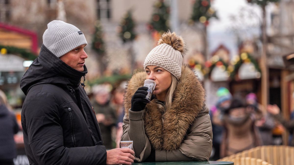 FOTO: Svařák nezdražil. V Praze startují adventní trhy