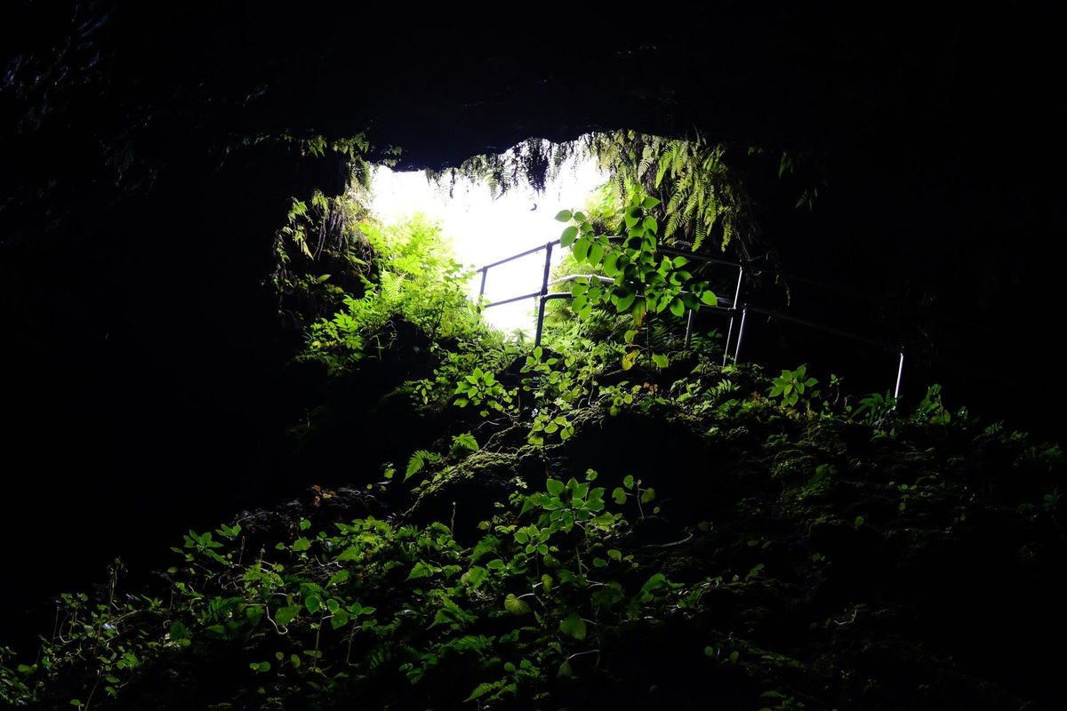 Senior po pádu v jeskyni na jihu Francie uvázl sto metrů pod zemí