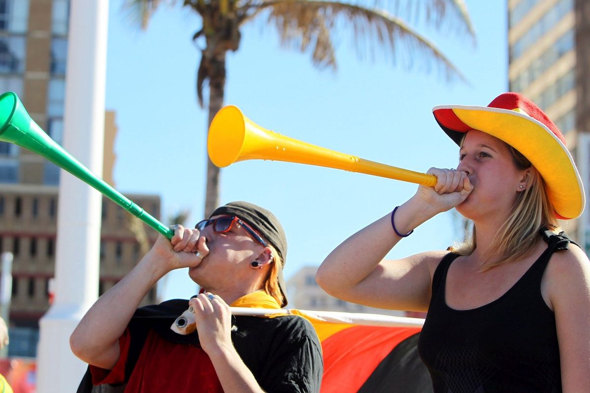 V pařížské škole nefunguje protipožární výstražný systém, učitelé vyfasovali vuvuzely