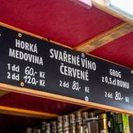 Kolik stojí? Na Náměstí Míru v Praze je cena jednotná na 80 korunách. 