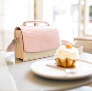 Ráda pracuje se zajímavou kůží.