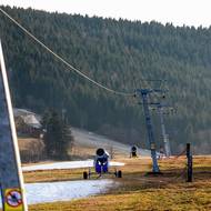 Vlek na sjezdovce Trautenberk nejede, není na čem lyžovat. 