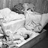 Stivínovic děti. Tak se spávalo v bytě v ulici Na Rybníčku, konec 70. let min. stol.