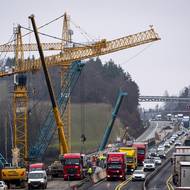 Jízdní pruhy v obou pruzích jsou zúžené a rychlost je snížena na 80 kilometrů v hodině. Proto se v okolí Šmejkalky zahušťuje provoz. 