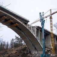 Most Šmejkalka byl ve 30. letech inspirován mostem Teufelstalbrücke v Durynsku. I ten pro rekonstrukci a rozšíření slouží dodnes. 