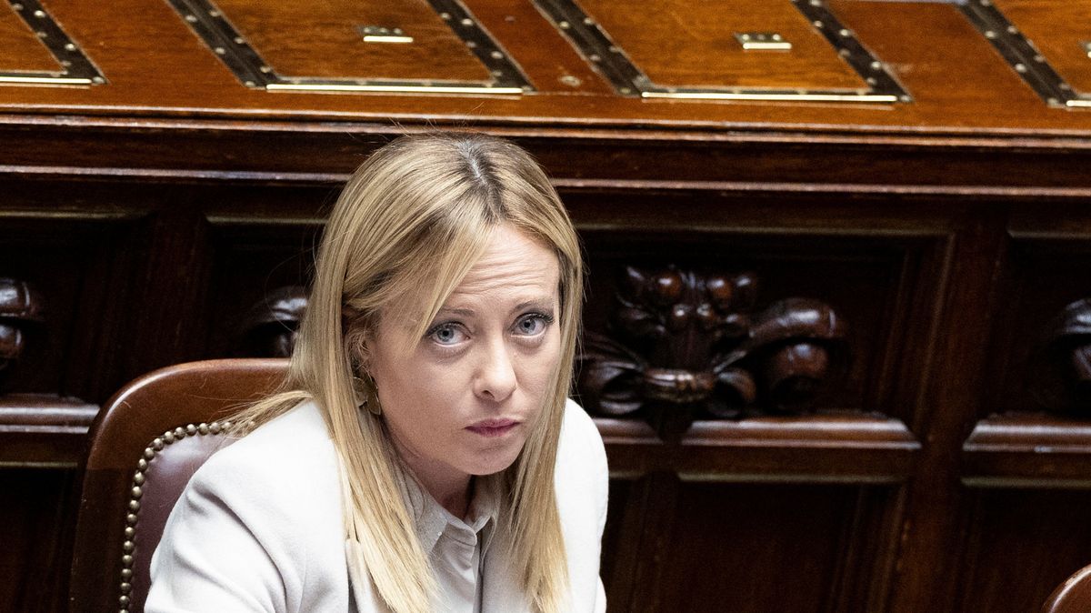 Diamantový náhrdelník, hedvábný šátek či balíček rýže. Meloniová vydraží dary od zahraničních politiků