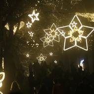 Nejvíce svítících ozdob se koncentruje do lesoparku Hrádek.