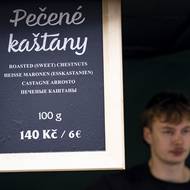 Prodávají se i pečené kaštany.