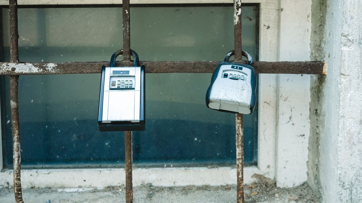 Milán se bojí overturismu. Bezpečnostní schránky na klíče musí pryč z ulic