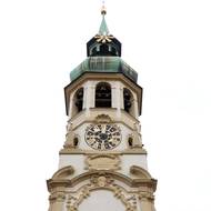 Loretánské zvony znějí každou hodinu v celou.