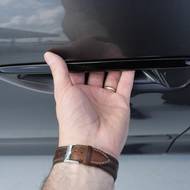 Zapuštěné kliky se při otvírání nijak nepohybují.