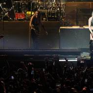 V jednu chvíli házely dámy na publikum jídlo i různé předměty