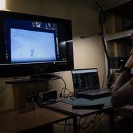 Ukrajinský operátor FPV dronu demonstruje úspěšný útok na ruského pěšáka na frontě u Pokrovsku. 15.února 2025.