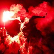 Oheň, kouř a smrad ve Špindlerově mlýně. 