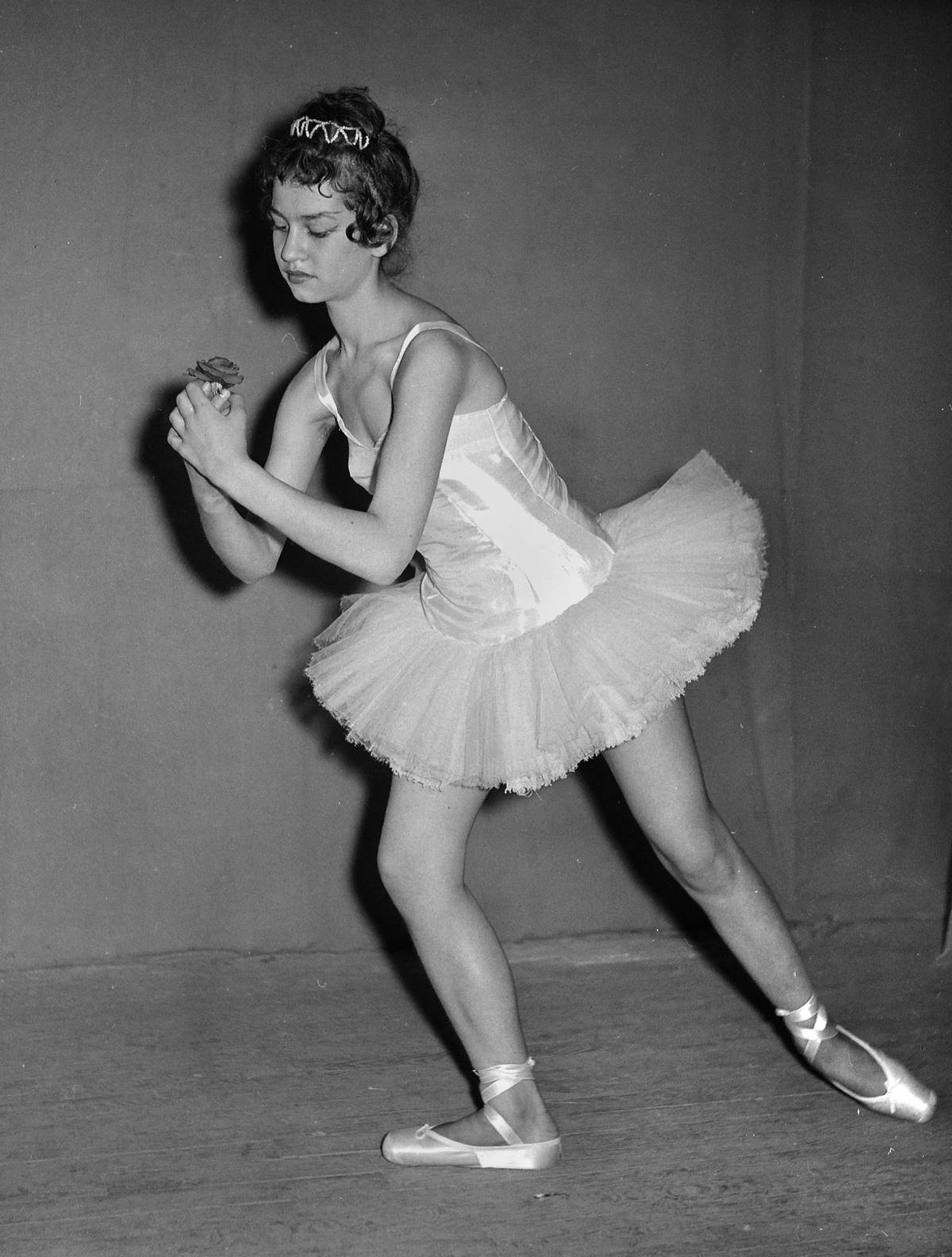 Jako mladá se Brigitte Bardotová věnovala baletu, pak ji ale i přes odpor otce zlákalo herectví.