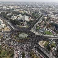 Zaplněné centrum Damašku. Velké části země ale pořád ještě trápí výbuchy násilí. Hlavně v místech, kde žijí náboženské menšiny.