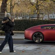 Vizualizace Jaguaru Type 00 v červené barvě na ilustracích Santina Petrosantiho