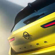 Vzadu automobilka světle nepropojila.