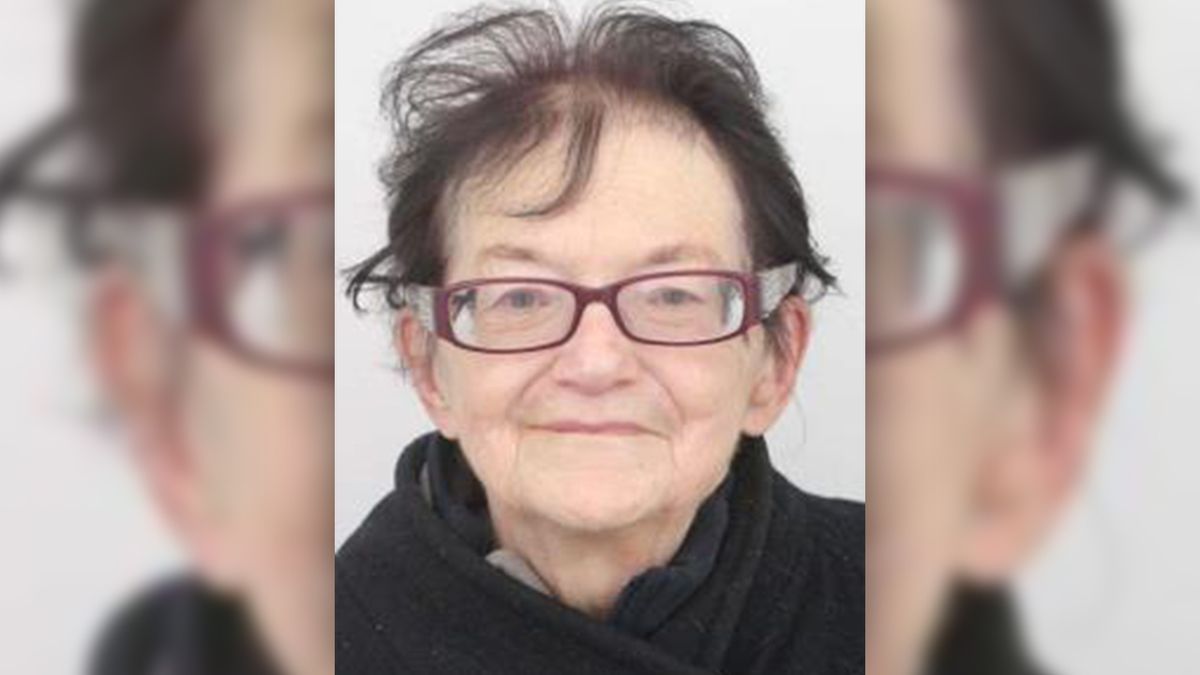 Před třemi týdny nastoupila do autobusu, pak už ji nikdo neviděl. Policie hledá seniorku z Kladna