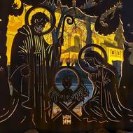 V zadání soutěže bylo, že betlém má „ladit“ se sgrafity Karla Němce na katolickém kostele (v pozadí).