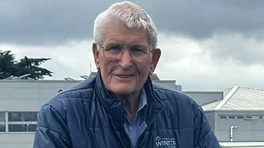 Seniorovi v Anglii vlétl do úst list, vyplivl ho a dostal pokutu