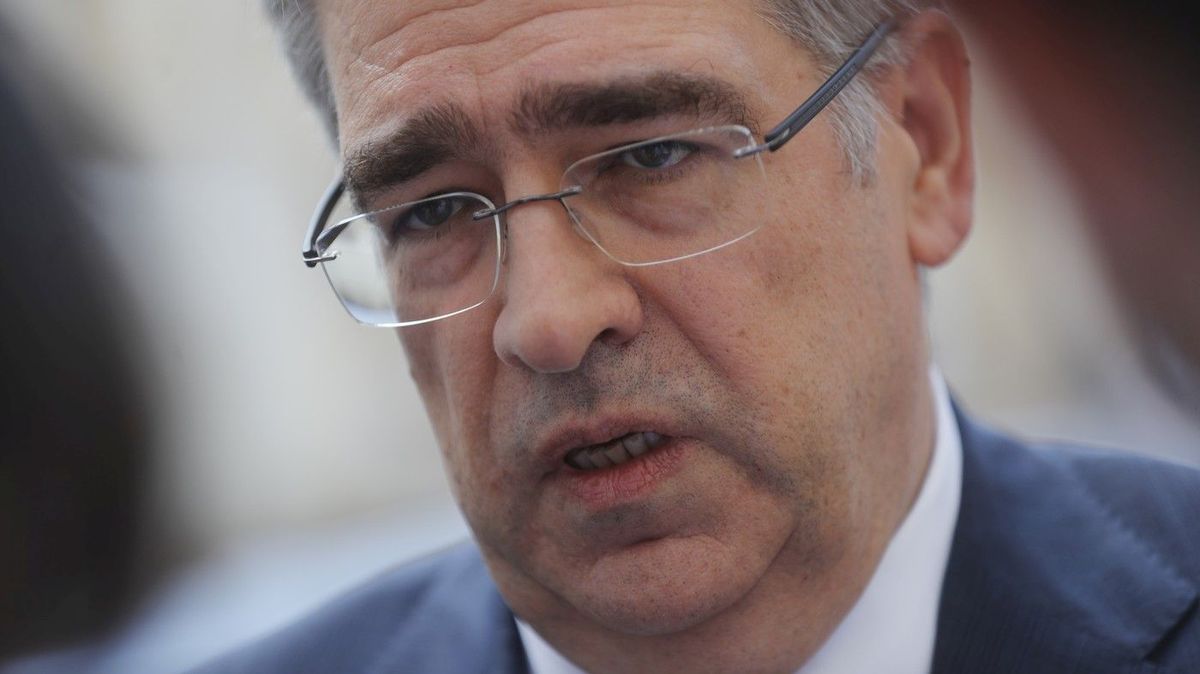 Putin odvolal z Prahy velvyslance Zmejevského