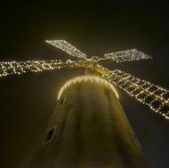 Nasvícené není jen centrum města, ale také některé jeho okrajové části a památky, například větrný mlýn na Kanciborku.