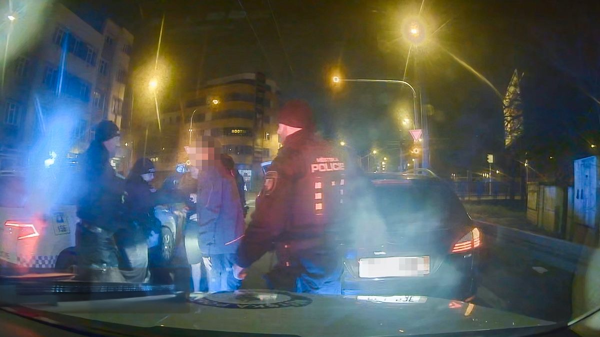 Řidič v Plzni měl přes tři promile, sotva mluvil