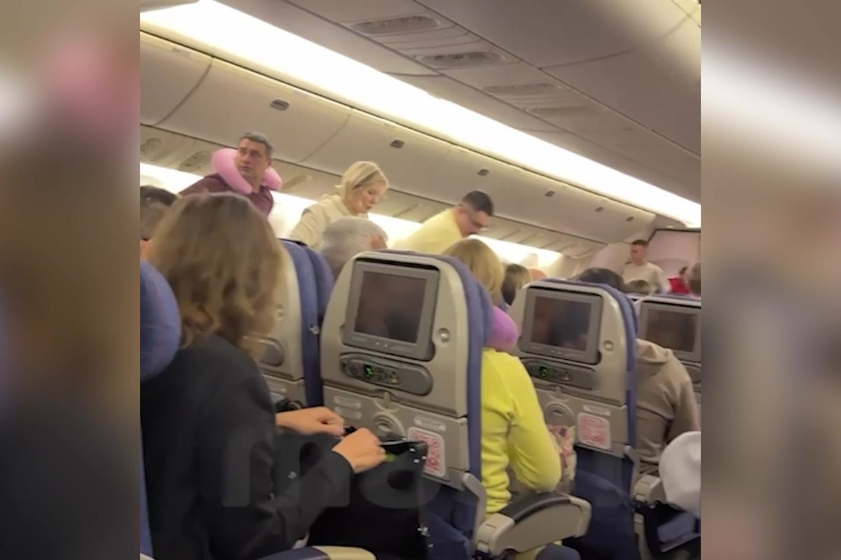 Nouzové přistání v Moskvě. Letadlu hořel motor, muselo se vrátit