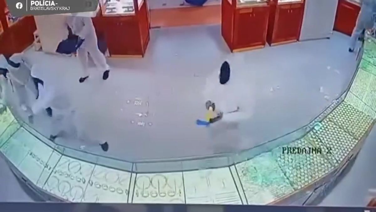 Lupiči v bílých mundúrech vyplenili klenotnictví v Bratislavě. Jejich řádění zachytila kamera