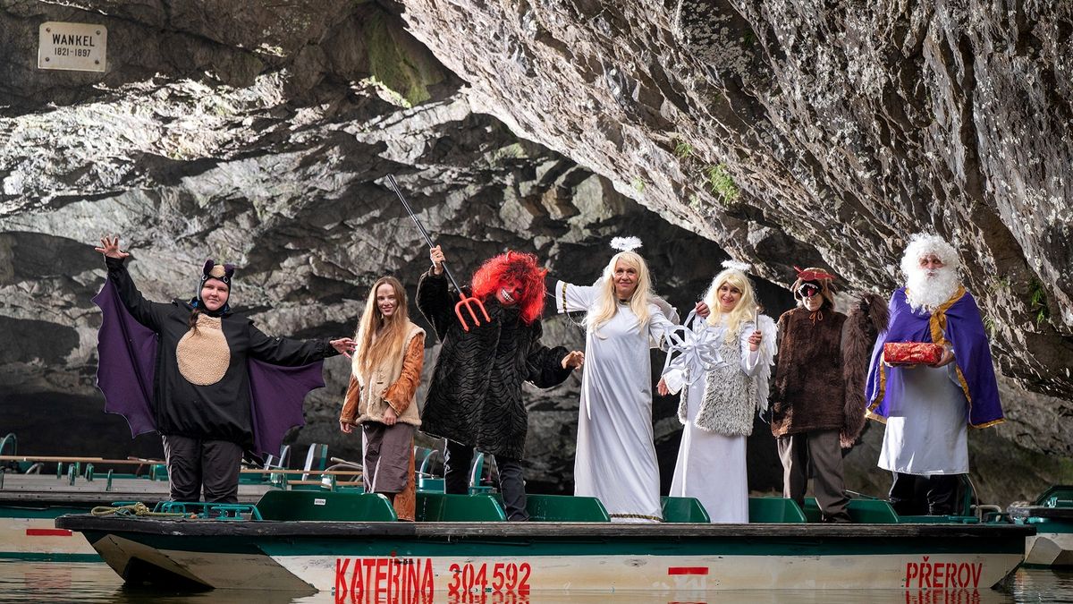 Punkevní jeskyně v Moravském krasu lákají na Kouzlo Vánoc plné pohádkových postav