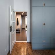 Pohled z ložnice do chodby