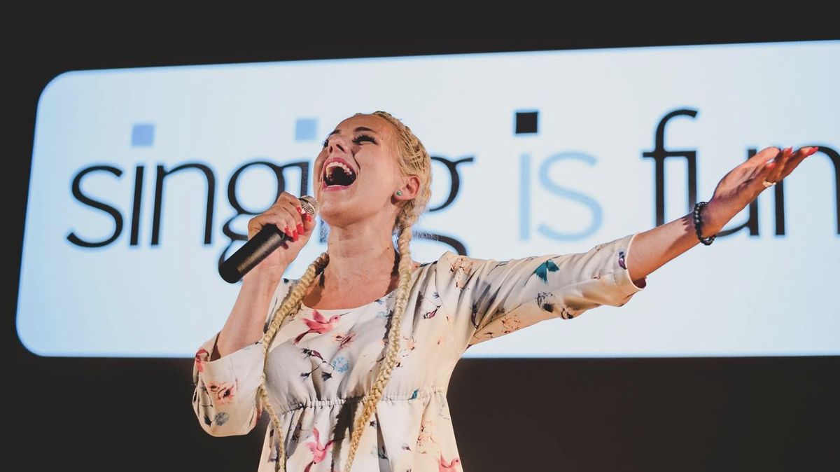 Zpěv jako pomocník pro děti i dospělé. Snižuje hladinu stresu, poskytuje stabilitu i možnost vyjádřit se