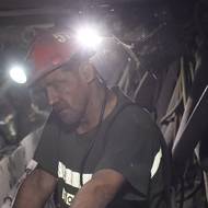 Při práci v podzemí je potřeba nejen síla, ale i soustředění. 