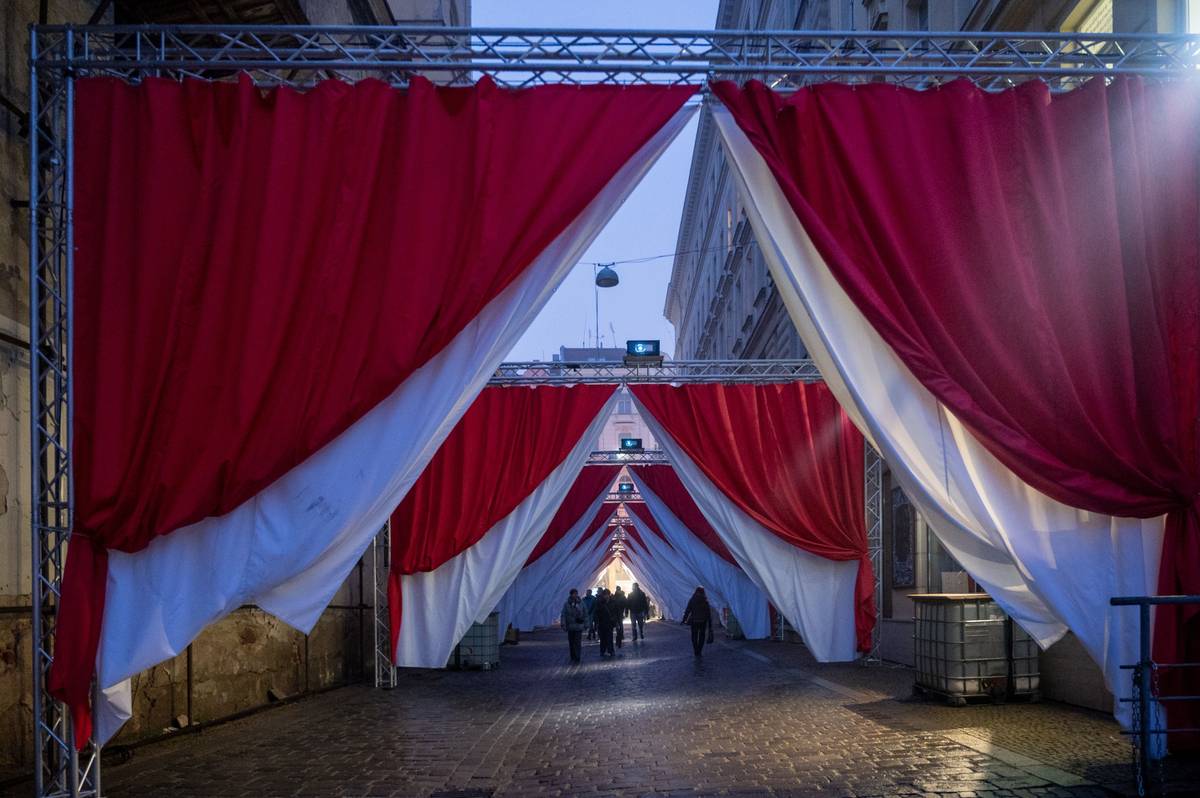 Tvůrci Festivalu zlozvyků využili nejen technické prostředky, ale i klasické materiály.