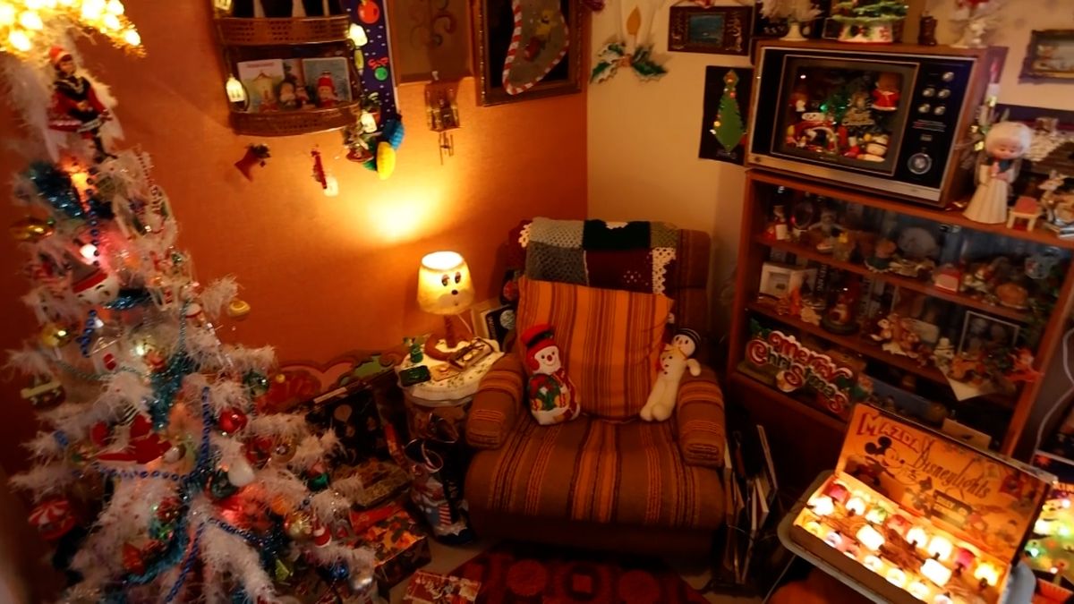 Domov jako časová schránka. Interiér krášlí tisícovka vánočních ozdob ze 60. a 70. let