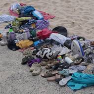 Na Bondi Beach zůstala po střelba spousta osobních věcí.