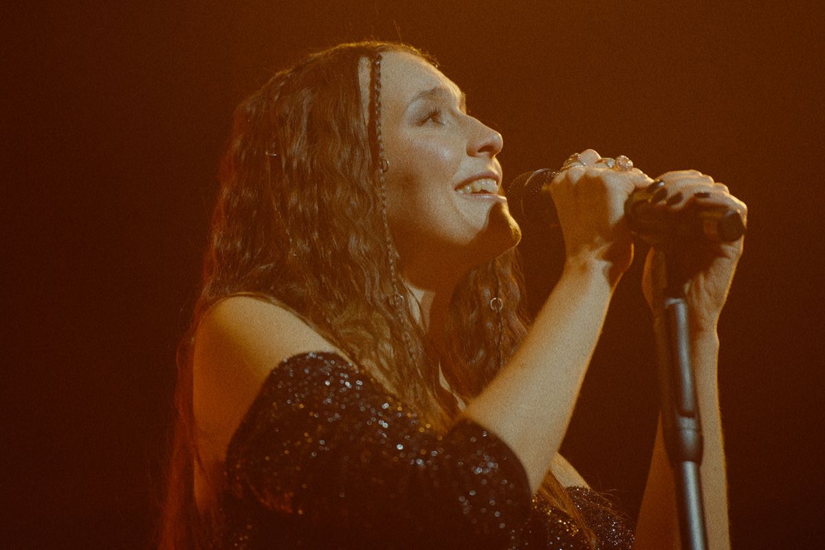 Neboj se, já tady budu, zpívá Kateřina Marie Tichá ve vzpomínce na svého dědečka v novém klipu 