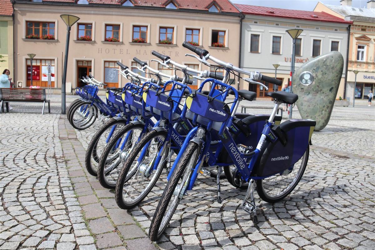 Sdílená kola na Valašsku se do příchodu zimy velmi osvědčila