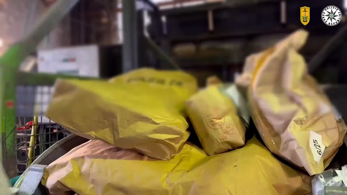 Policie zničila v plamenech tři tuny drog, z toho tunu kokainu