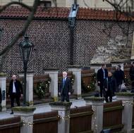 Rychlá procházka přes Prašný most do areálu Jízdárny Pražského hradu.