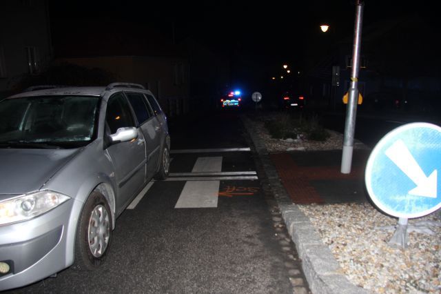 Auto v Hranicích odmrštilo na přechodu dva seniory. Starší řidič si jich přes zamlžené sklo nevšiml 